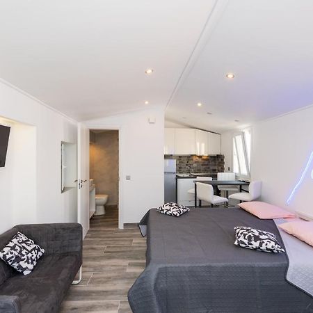 Corfu Downtown Suites מראה חיצוני תמונה